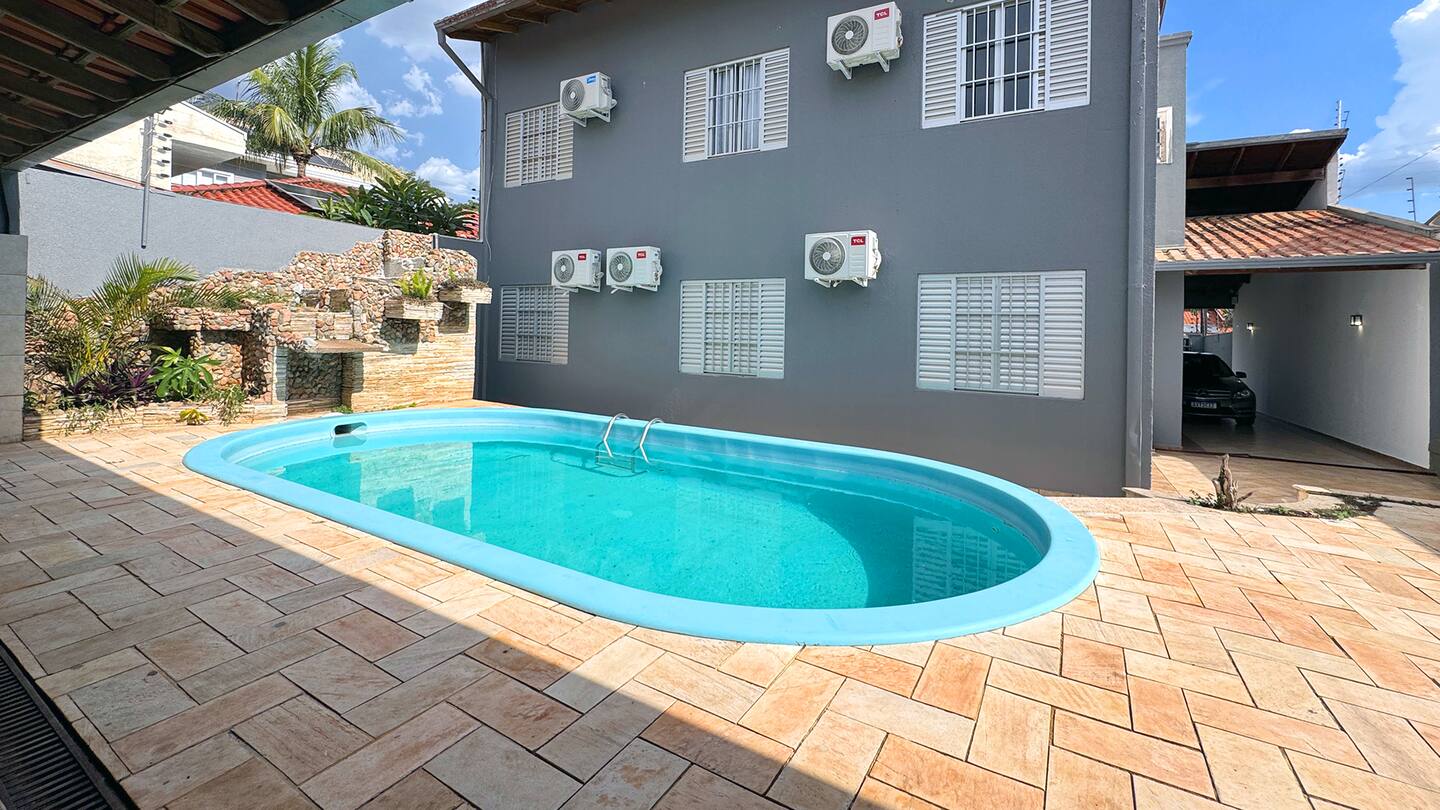Casa Espaçosa com Piscina